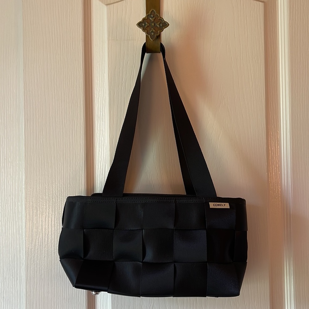 Comely black ribbon purse